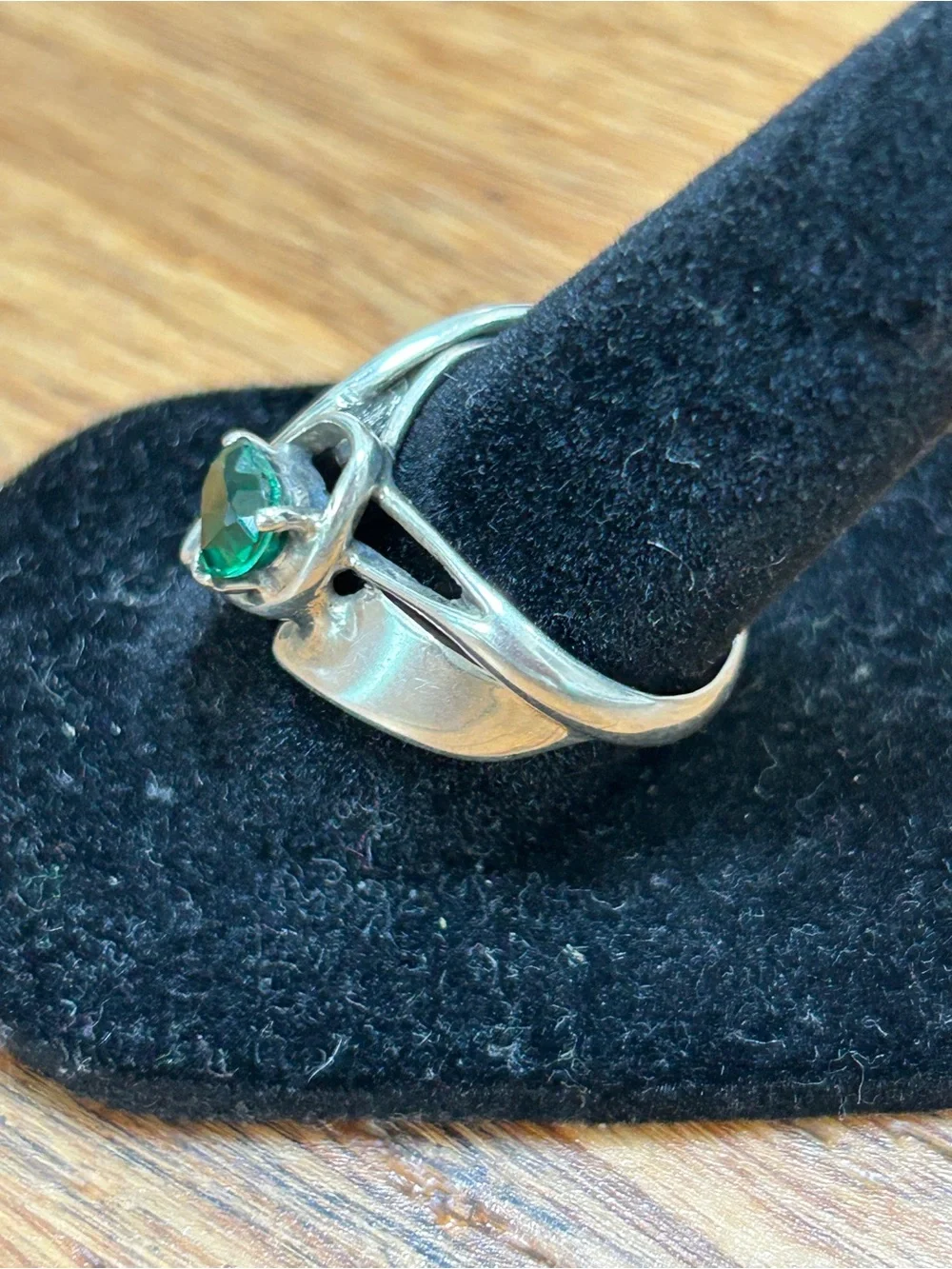 Vintage silver and green and clear stone ring. Sz 7